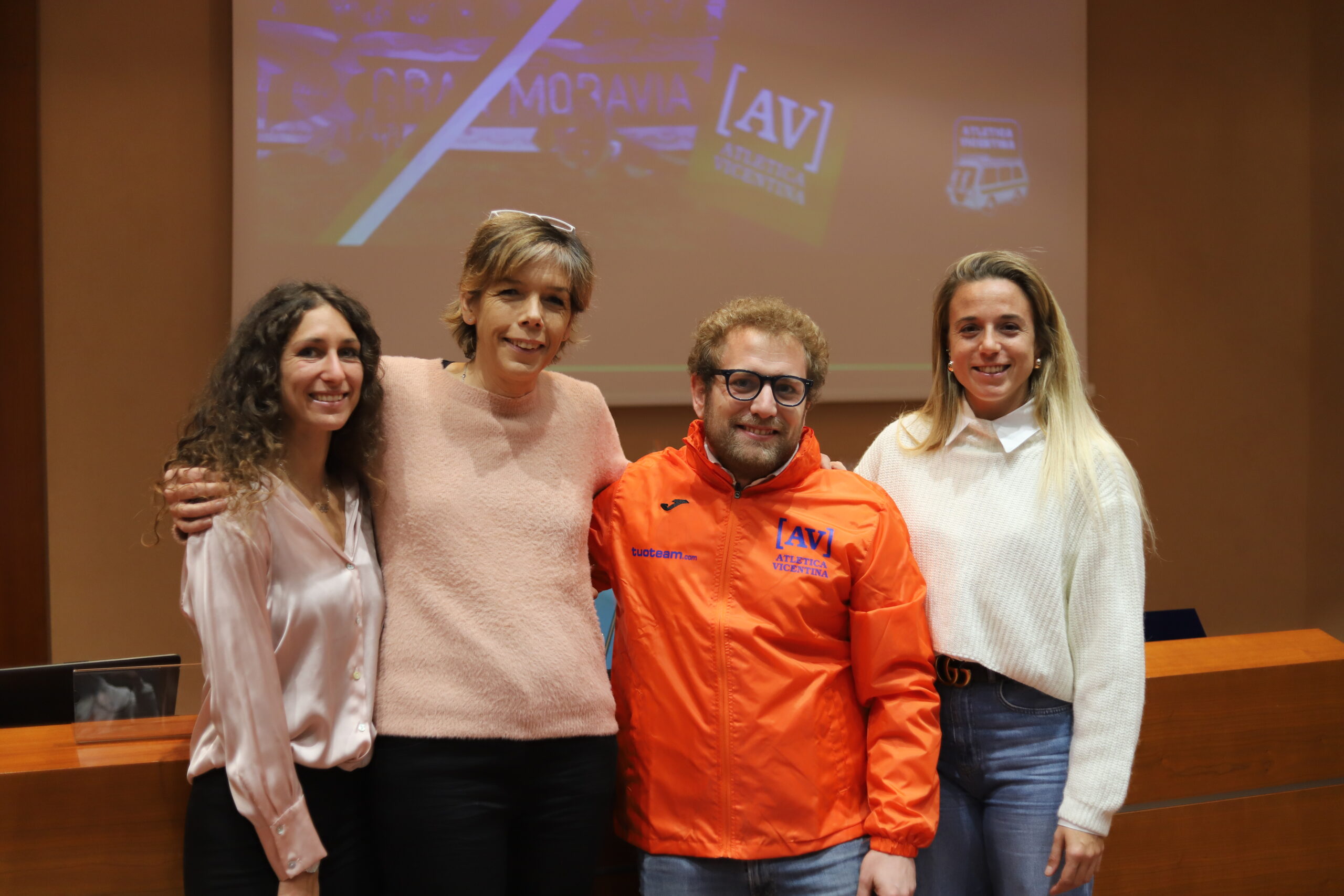 Il sindaco Giacomo Possamai con le atlete olimpiche Ottavia Cestonaro ed Alice Muraro e la presidente Barbara Lah